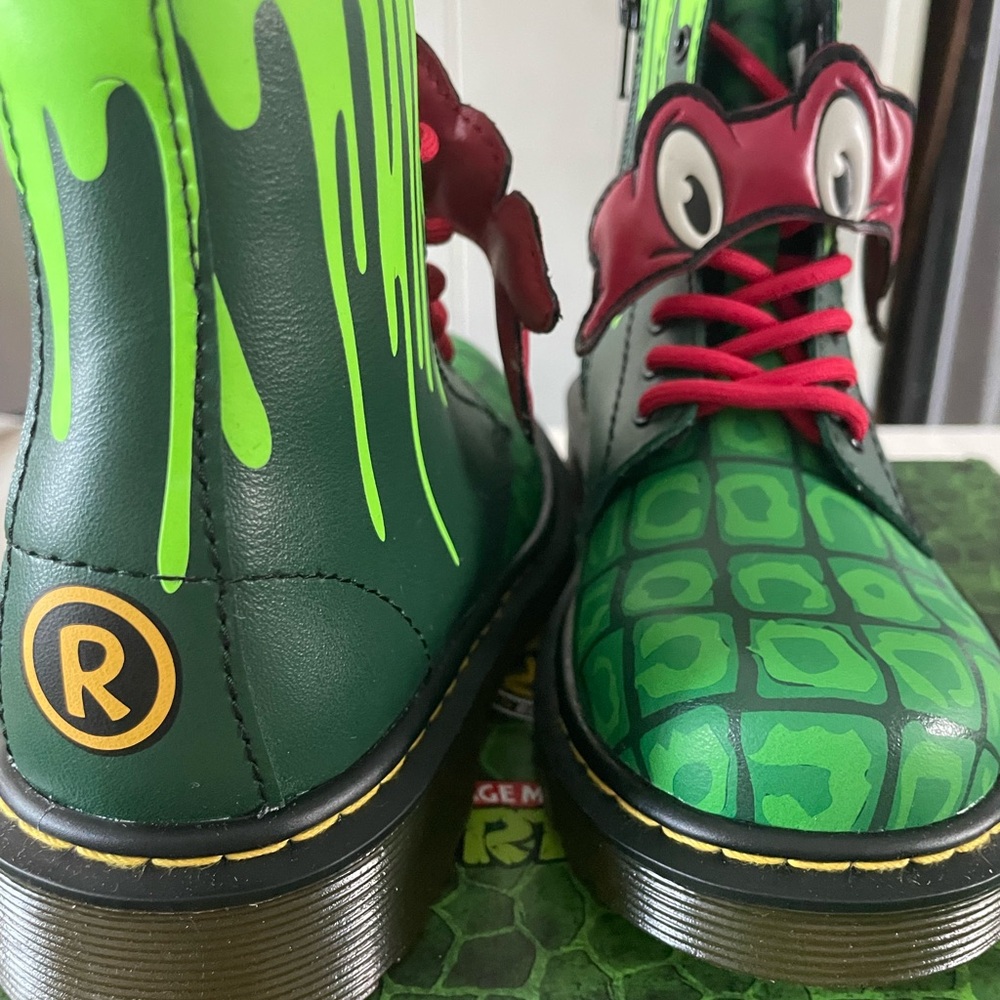 Doc Dr Martens Air Wair Boots Teenage Mutant Ninja Turtle TMNT KIDS 13 Raphael - Picture 16 of 16